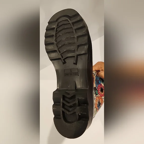 Floral Rainboots - EXCELLENT condition - Picture 8 of 8